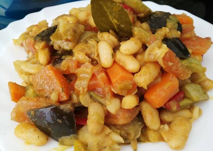 Verduras salteadas con alubias blancas y curry Receta de AMY Con Sus Recetas  Tradicionales Modernas y Naturales)- Cookpad