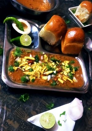 A picture of Misal Pav.