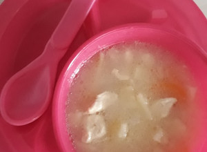 Una foto de Caldo de pollo para bebés a partir de 6 meses|BLW