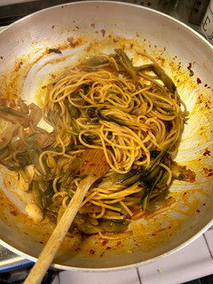 Foto di Spaghetti in padella 10 cicoria puntarelle e Nduja