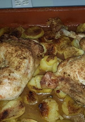 Una foto de Pollo al horno con patatas