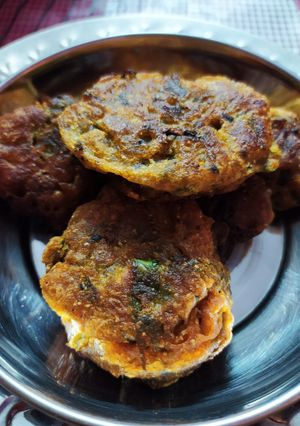 শিউলি পাতার বড়া (shiuli patar bora recipe in bengali) রেসিপির প্রধান ছবি