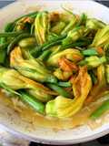 Frittata di fiori di zucca, dalla corolla al gambo