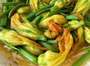 Foto di Frittata di fiori di zucca, dalla corolla al gambo