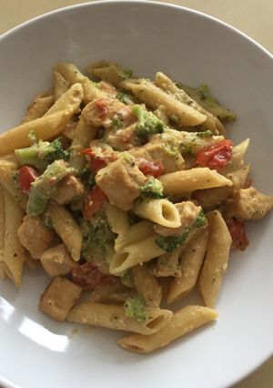 A picture of Broccoli, tomatoes pennes pasta.