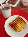 Bikini y chocolate con leche