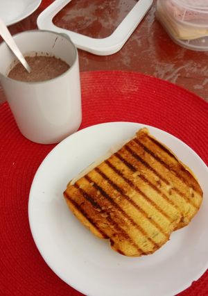 Una foto de Bikini y chocolate con leche