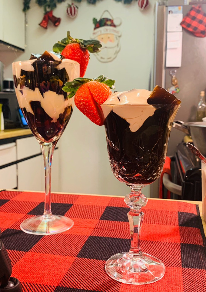 Una foto de Gelatina De Café con Salsa de Queso