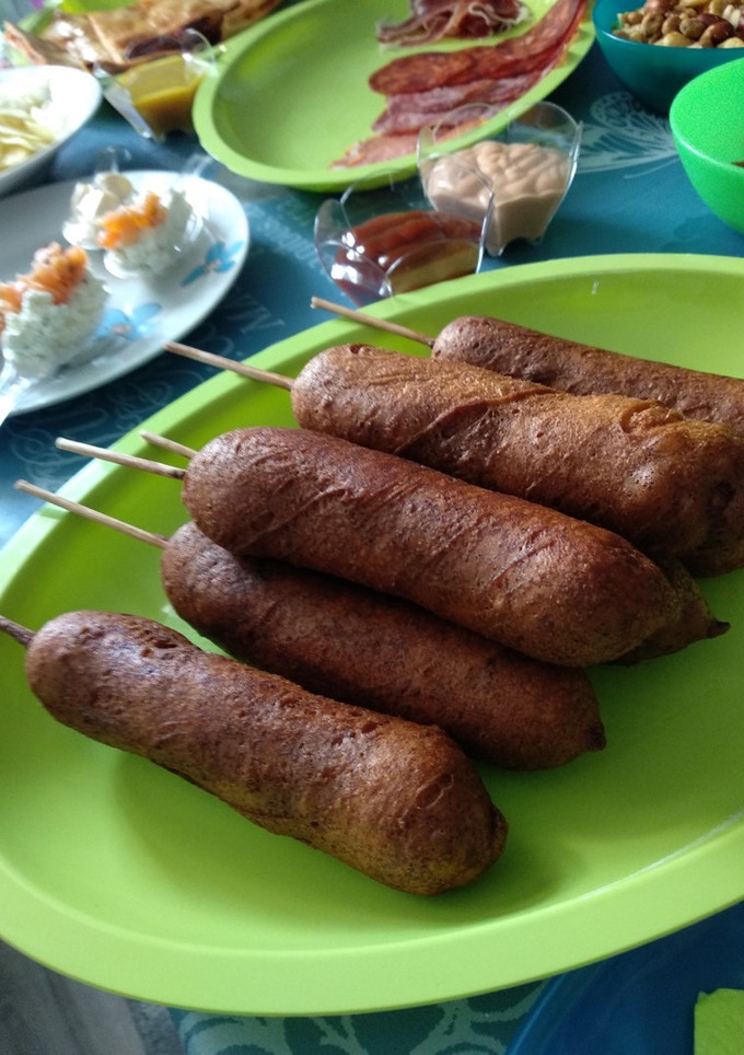 Una foto de Perritos calientes “on a stick”