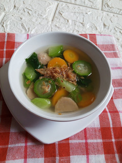Foto resep Sop Oyong, Labu Siam, Wortel dan Bakso