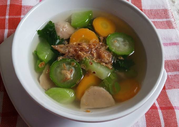 Resep Sop Oyong Labu Siam Wortel Dan Bakso Oleh Sulis Ummusalma Cookpad