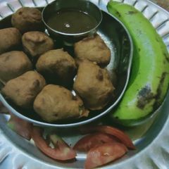 A picture of Kache kele ka pakoda.