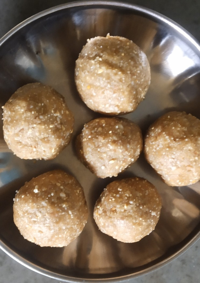 શીંગ દાળિયાનાં લાડુ (Shing Daliya Ladoo Recipe In Gujarati) રેસીપી મુખ્ય ફોટો