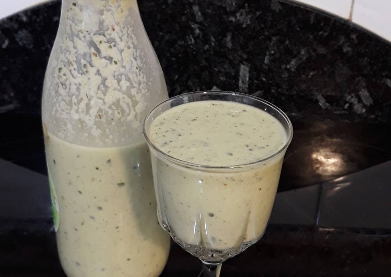 Crema fría de pepino con frutos secos