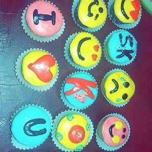 Cupcakes con emojis de fondant