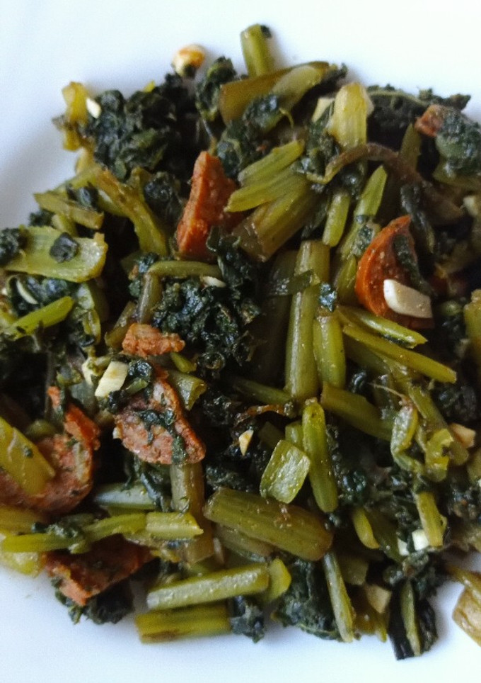Una foto de Borrajas con chorizo