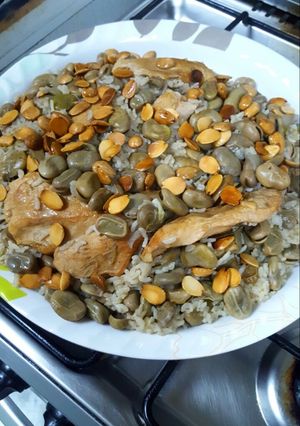 صورة لوصفة مقلوبة الفول بالدجاج