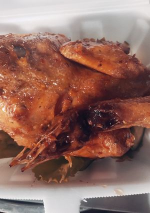 Hình của món Gà ta chiên giòn nguyên con, thịt ngọt, mềm không khô.