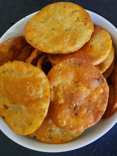 A picture of Wheat methi mathri.