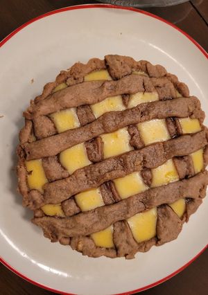 Una foto de Pastafrola de limón con masa de nuez