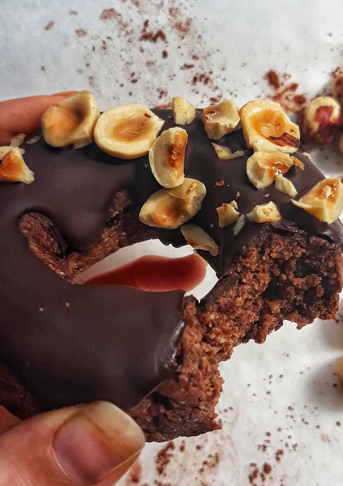 Una foto de 🍩DONUTS DE CHOCOLATE AL MICROONDAS🍩