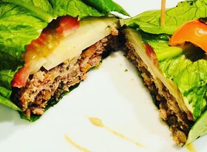 Una foto de Menthol Chili Pepper Burger with Brie Cheese - Hamburguesa Mentolada con Queso Brie