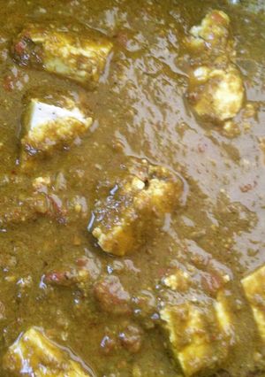 A picture of Palak paneer.