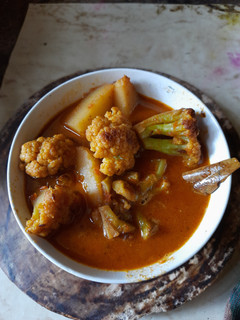 আলু ফুলকপির ডালনা(Aloo foolkopir dalna recipe in Bengali) রেসিপির প্রধান ছবি
