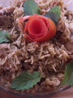 அரைத்த மசாலாவில் கோழி பிரியாணி (Araitha masalavil kozhi biriyani recipe in tamil) செய்முறை முக்கிய புகைப்படம்