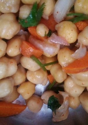A picture of Kabuli chana chaat.