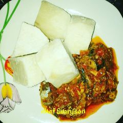 A picture of Boiled yam and shredded fish sauce.