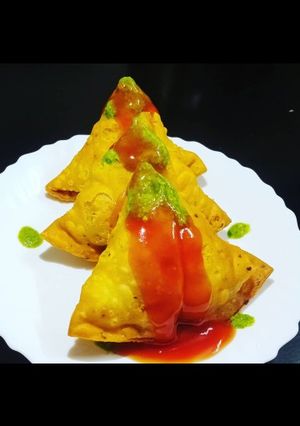A picture of Punjabi Samosa.