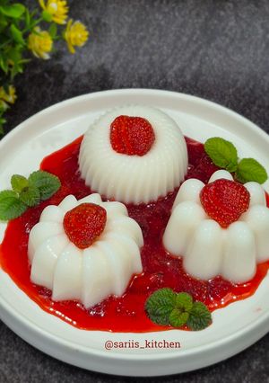 Foto resep Puding Susu Vanilla Strawberry Compote