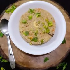 A picture of Veggie daliya upma.
