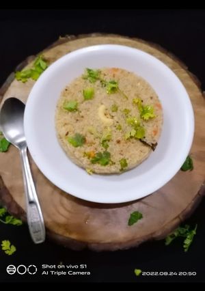 A picture of Veggie daliya upma.