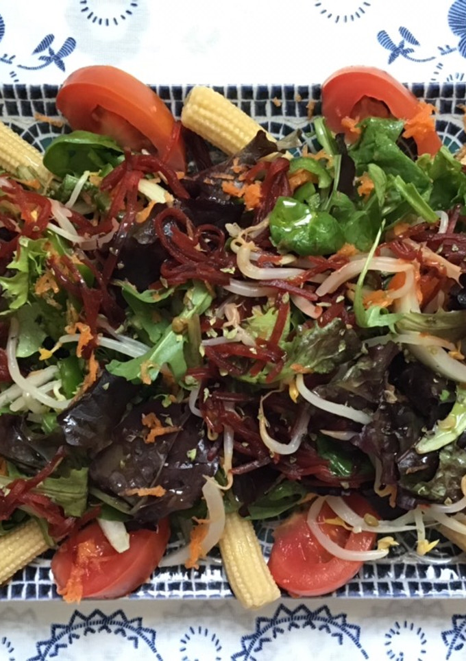 Una foto de Ensalada de 5 brotes