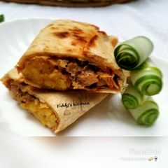 A picture of Chicken and chips wrap🌯🌯🌯.