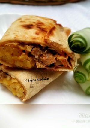 A picture of Chicken and chips wrap🌯🌯🌯.