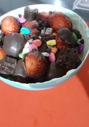 સ્ટ્રોબેરી ચોકલેટ બાઉલ (Strawberry Chocolate Bowl Recipe In Gujarati) રેસીપી મુખ્ય ફોટો