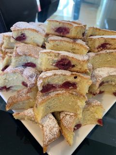Meggyes piskóta recept fotója
