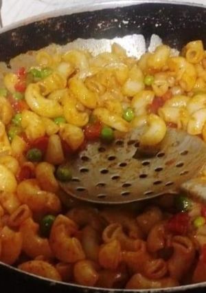 मिक्स वेज मैकरॉनी (mix veg macaroni recipe in Hindi) रेसिपी मुख्य फोटो