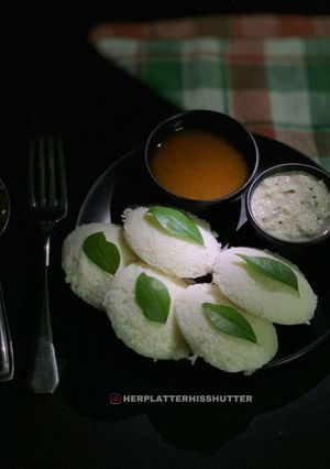 A picture of Idli.