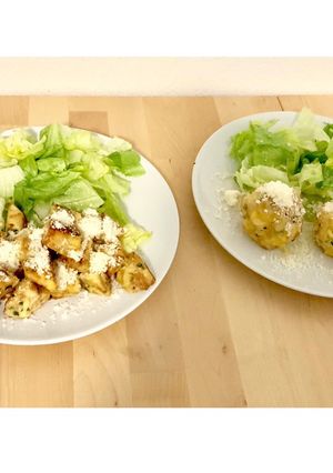 A picture of Dough balls with cheese (Vegetarian).