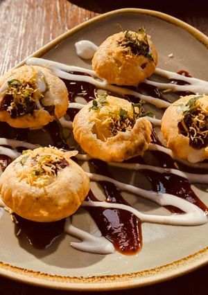 A picture of Avocado & tamarind Golgappe.