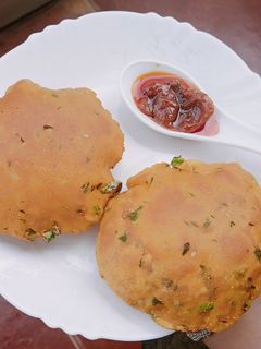 पोटॅटो पुरी (potato puri recipe in marathi) रेसिपी चे मुख्य फोटो