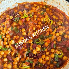 A picture of White Chickpeas & Red Kidney Beans Curry:🍛.