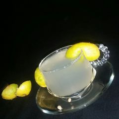 A picture of Lemon juice.
