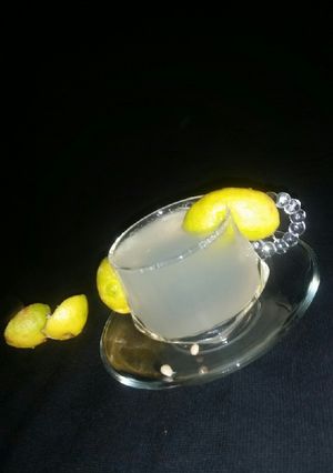 A picture of Lemon juice.