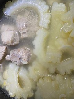 苦瓜豬尾湯 的食譜成品照片