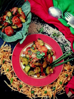 કોરિયન સ્પાઈસી કુકુમ્બર કેરટસ સલાડ (Korean Spicy Cucumber Carrots Salad Recipe In Gujarati) રેસીપી મુખ્ય ફોટો